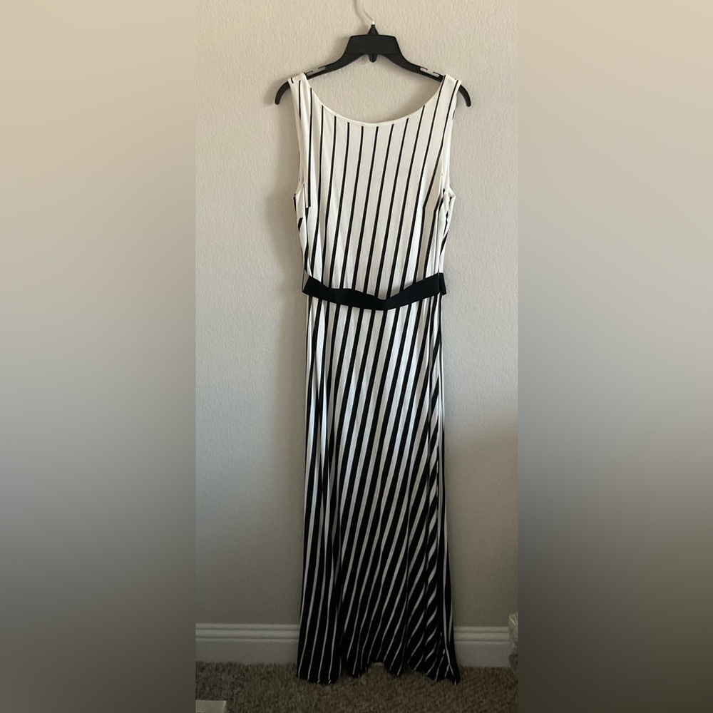Ann Taylor White/ Black Striped Sleeveless Belted Long Maxi Dress- Size 6